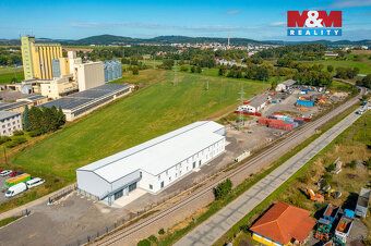 Nabízíme k pronájmu část budovy vhodnou pro sklad, kancelář 