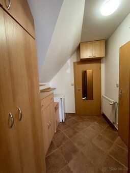 Pronájem podkrovního bytu 1+kk o výměře 32 m² s balkonem 6 m