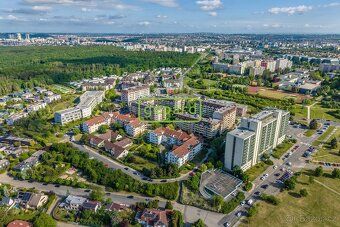 Nabízíme k pronájmu prostorný byt o dispozici 4+1 v atraktiv