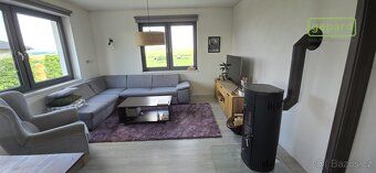 Novostavba samostatně stojícího rodinného domu s velkým rovi