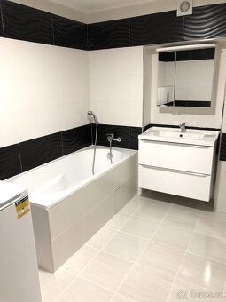 Pronájem moderní garsonky 1+kk, 36 m², po kompletní rekonstr