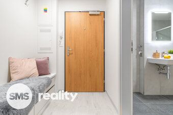 Nabízím k prodeji světlý, pouze rok užívaný byt 2+kk (37 m²)