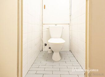 Nabízíme k dlouhodobému podnájmu prostorný a světlý byt o di
