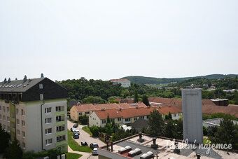 K dlouhodobému podnájmu nabízíme prostorný byt o dispozici 1