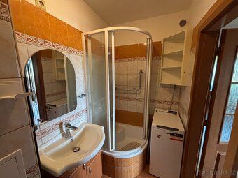 Nabízím k prodeji světlý a prostorný byt o dispozici 4+1 a p