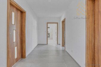 Nabízíme k prodeji moderní novostavbu rodinného domu o dispo