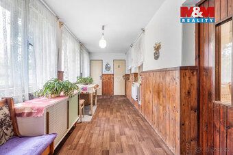 Nabízíme k prodeji samostatně stojící rodinný dům v centru o