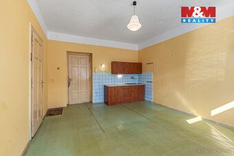 Nabízíme k prodeji činžovní dům na frekventované ulici v Lou