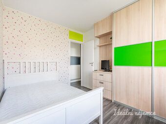K dlouhodobému podnájmu nabízíme prosluněný byt o dispozici 