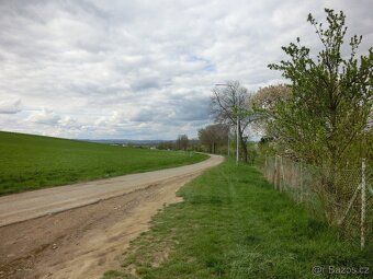 Nabízíme k prodeji rekreační pozemek o výměře 878 m² v klidn