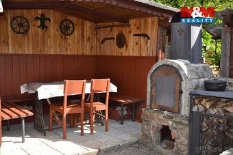 Nemovitost k rekreaci nebo trvalému bydlení. Nemovitost má c