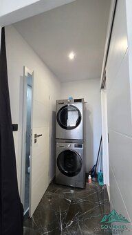 Prostorný byt 2+KK s útulným balkonem se nacházíve druhém pa