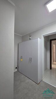 Prostorný byt 2+KK s útulným balkonem se nacházíve druhém pa
