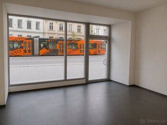 Nabízíme pronájem pěkných obchodních prostor s velkou výloho