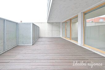 K dlouhodobému podnájmu nabízíme moderní byt o dispozici 2+k
