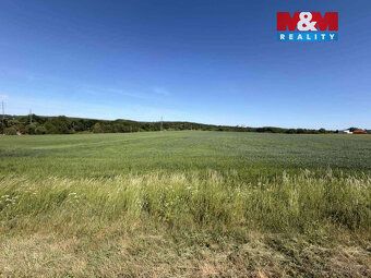 Nabízíme k prodeji pozemek o výměře 2 059 m² na okraji obce 