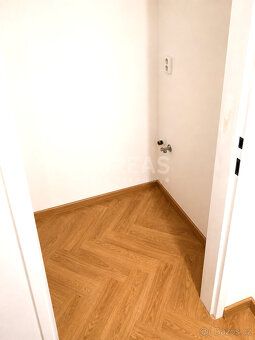 Nabízíme Vám k pronájmu slunný byt 2+kk 35 m2 s novým prosto