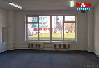 Nabízíme k dlouhodobému pronájmu obchodní prostory o velikos
