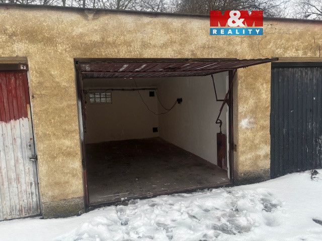 Nabízíme k prodeji udržovanou garáž o ploše 18 m² v Praze 10