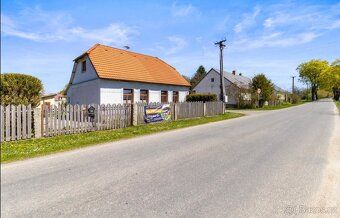 Nabízím k prodeji přízemní rodinný dům o dispozici 3+1 a uži