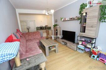 Prodam byt 102m, balkon ,panel,4+1 ,pokoje nejsou průchozí, 