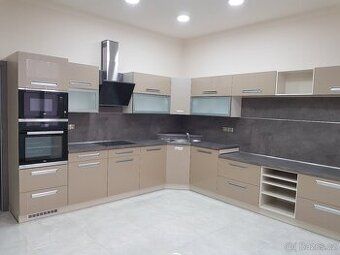 Prodam byt 102m, balkon ,panel,4+1 ,pokoje nejsou průchozí, 