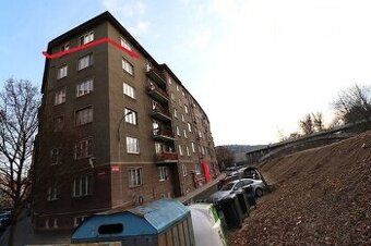 Prodam byt 102m, balkon ,panel,4+1 ,pokoje nejsou průchozí, 
