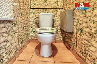 Nabízíme prostorný a slunný byt 4+1 o celkové podlahové ploš