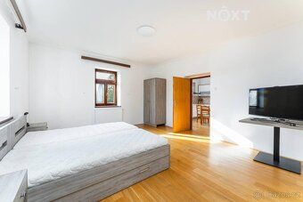 Podnikejte bez nájmu | Dům, dílna a sklady na 2 330 m² | 10 