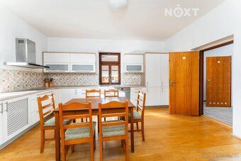 Podnikejte bez nájmu | Dům, dílna a sklady na 2 330 m² | 10 