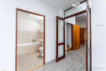Podnikejte bez nájmu | Dům, dílna a sklady na 2 330 m² | 10 