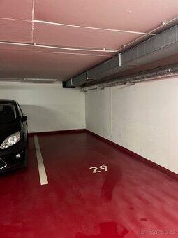 Uzavíratelný box v hromadných garážích