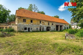 Nabízíme k prodeji jedinečný a památkově chráněný zámek v ma
