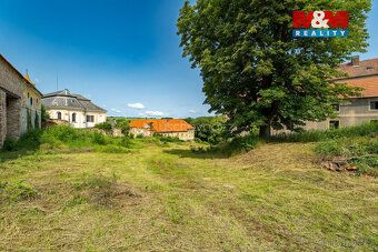 Nabízíme k prodeji jedinečný rozlehlý pozemek o výměře 18 48