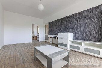 Nabízíme k dlouhodobému pronájmu světlý a prostorný byt 2 + 