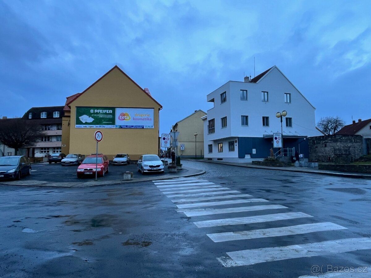 Pronajmu reklamní plochu 5,1 x 2,4m (šířka x výška) pro rekl