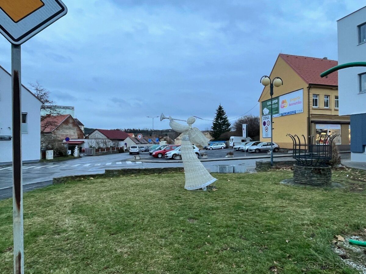 Pronajmu reklamní plochu 5,1 x 2,4m (šířka x výška) pro rekl