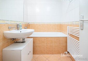 K dlouhodobému podnájmu nabízíme krásný prosluněný byt o dis
