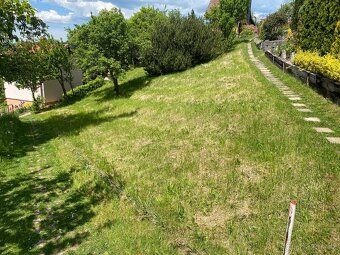 Nabízíme k prodeji slunný pozemek o výměře 365 m², situovaný
