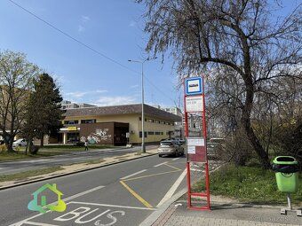 Ev.č. 00837-1 Hledáte garáž na Praze 11? Pokud ano, máme pro
