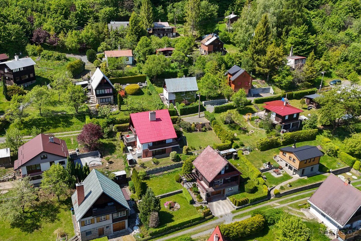 Prodám rekreační chatu na Želechovických pasekách u Zlína.
K