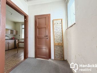 Prodej bytu 1+1 se zahradou v baťovském čtvrtdomku – zajímav