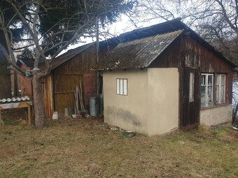 Pronajmu zahradu u rybníka se zděnou chatkou v obci Horní Ce
