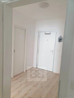 Nabízíme k dlouhodobému pronájmu moderní byt o dispozici 2+k