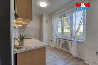 Nabízíme k prodeji prostorný a slunný byt o dispozici 2+1 o 
