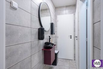Nabízíme k převzetí komerční prostor o velikosti 81 m² v atr