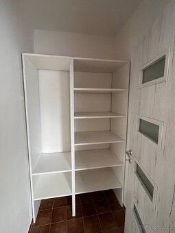 Nabízíme k pronájmu byt o dispozici 3+1 v rodinném domě v kl