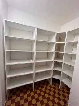 Nabízíme k pronájmu byt o dispozici 3+1 v rodinném domě v kl