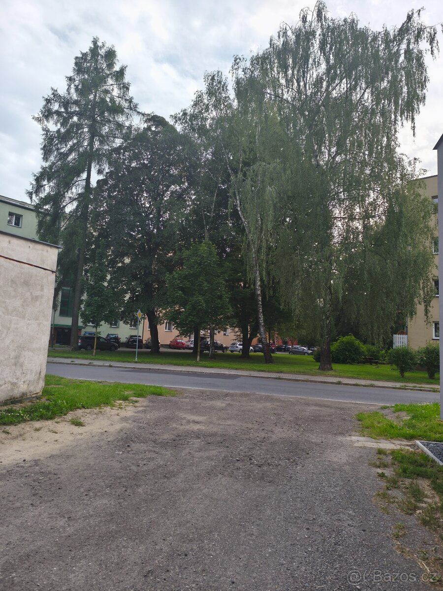 Pronajmu dvě garáže v zastavěné oblasti na ul. Kpt Vajdy , O