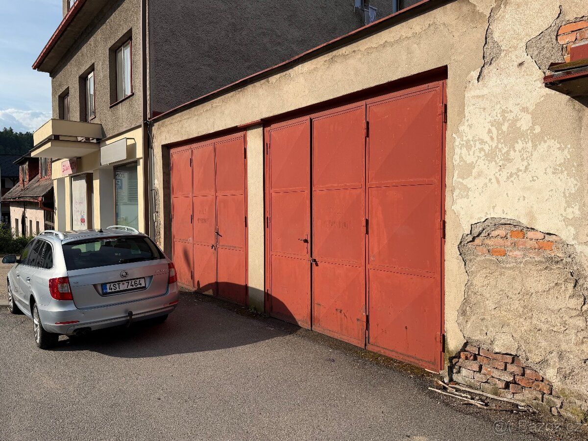 Pronajmu garáže v Jablonném nad Orlicí , Velká vrata, Jen vo